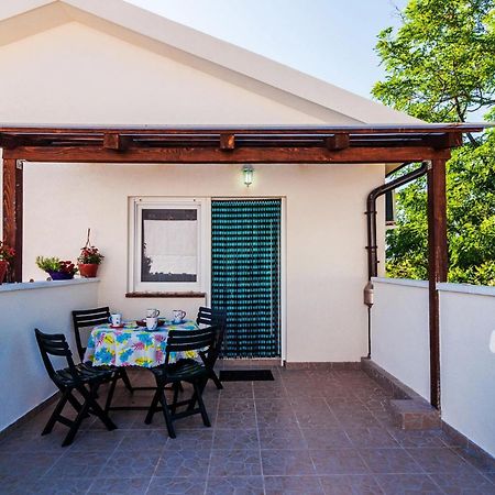 Nice Apartment In Vinjerac With Kitchen エクステリア 写真