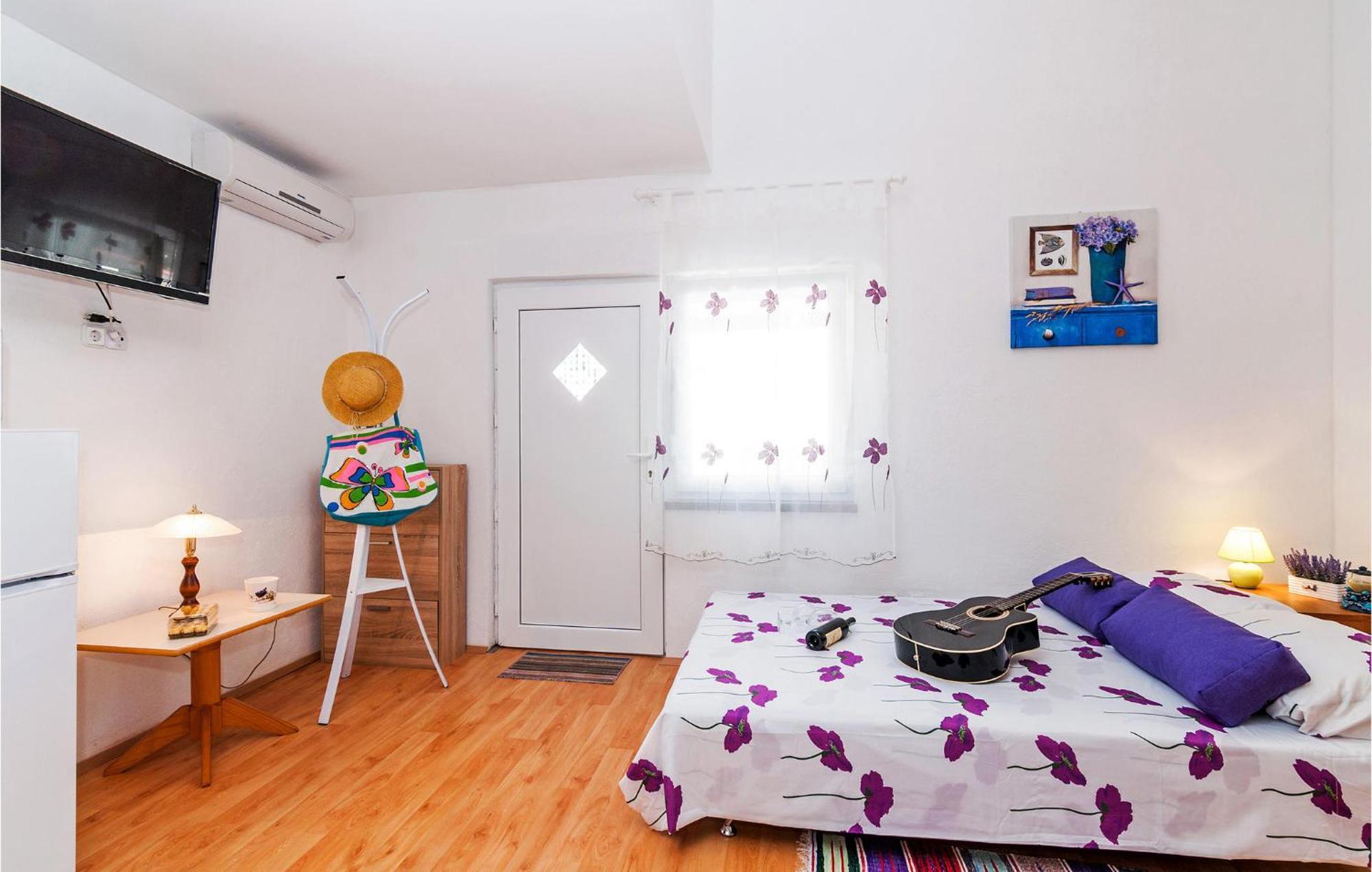 Nice Apartment In Vinjerac With Kitchen エクステリア 写真