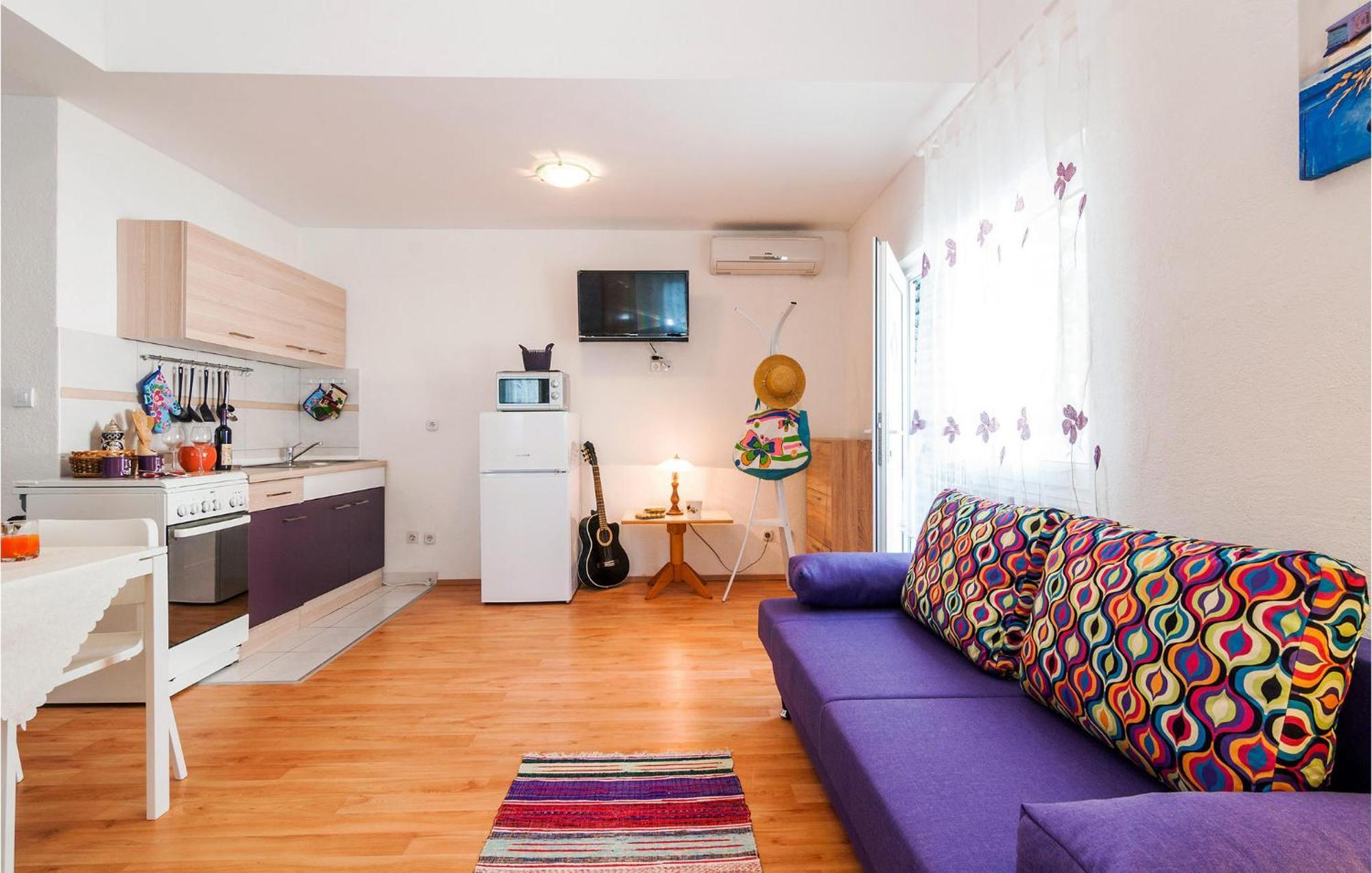 Nice Apartment In Vinjerac With Kitchen エクステリア 写真