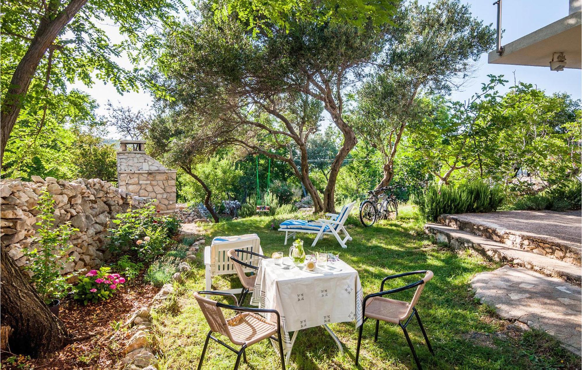 Nice Apartment In Vinjerac With Kitchen エクステリア 写真